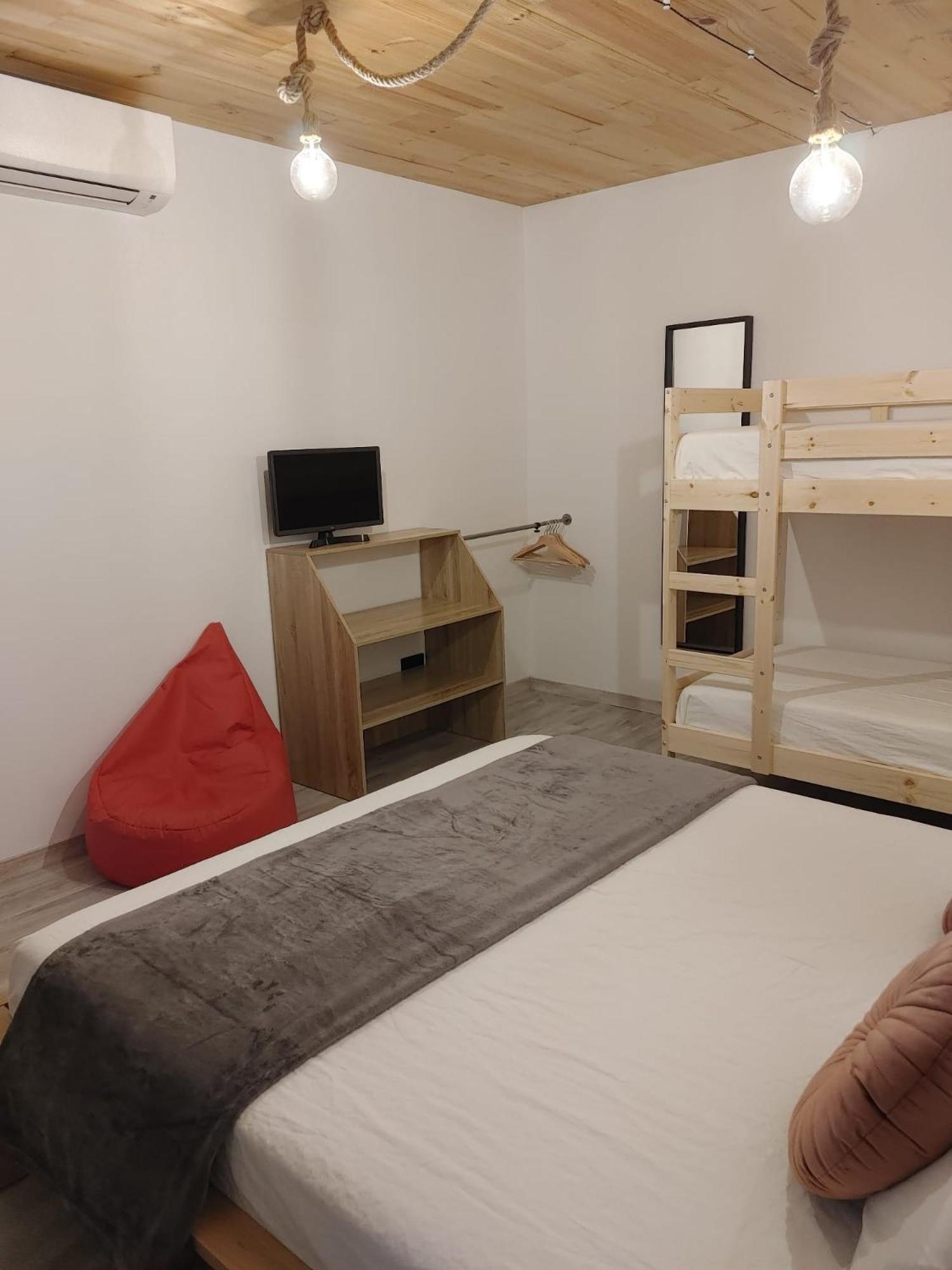 Bibrabe Home Сан-Фелиу-де-Гишольс Экстерьер фото