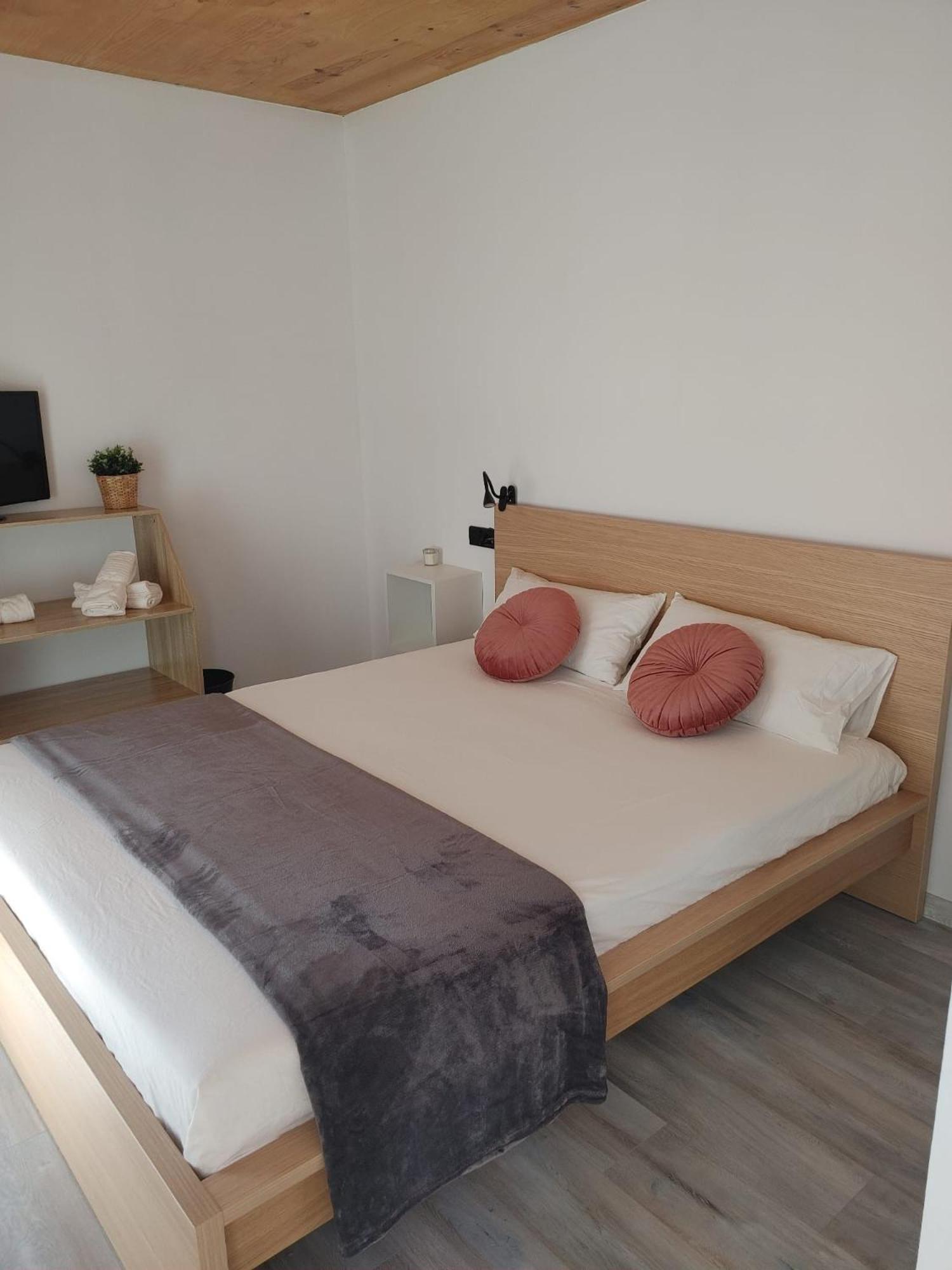 Bibrabe Home Сан-Фелиу-де-Гишольс Экстерьер фото